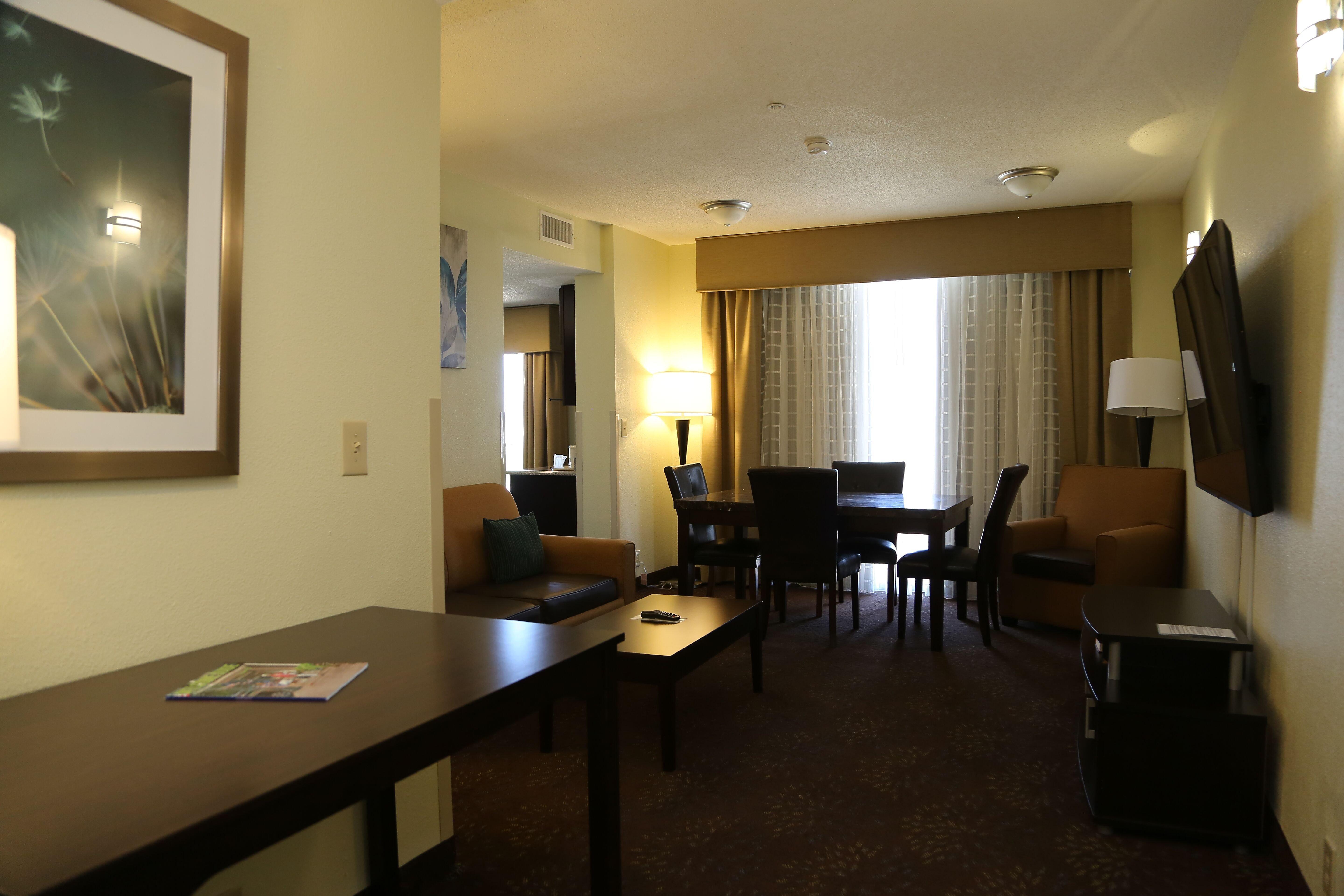 Holiday Inn Express Hotel & Suites Cleveland - Ms By Ihg Eksteriør billede
