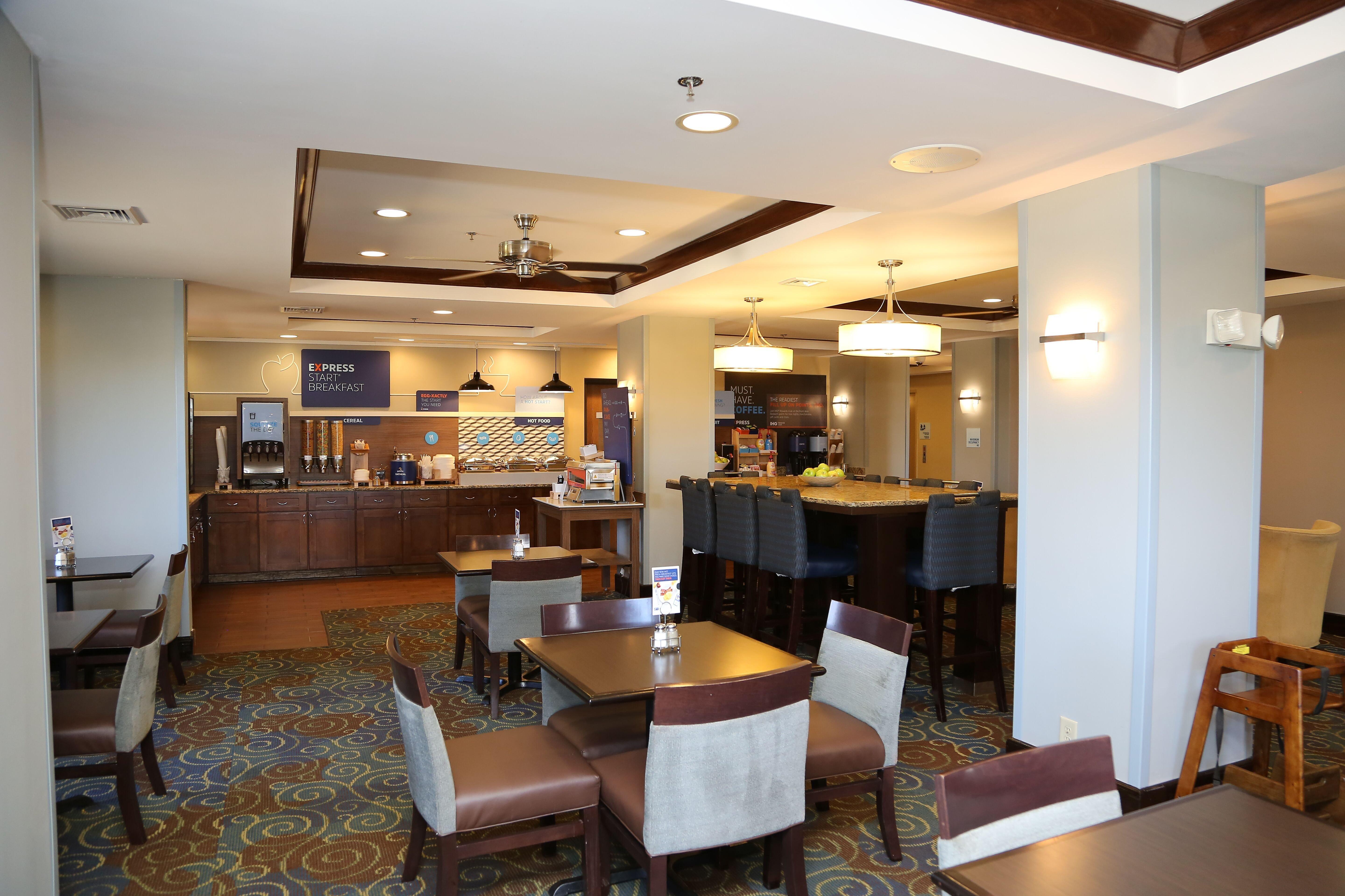 Holiday Inn Express Hotel & Suites Cleveland - Ms By Ihg Eksteriør billede