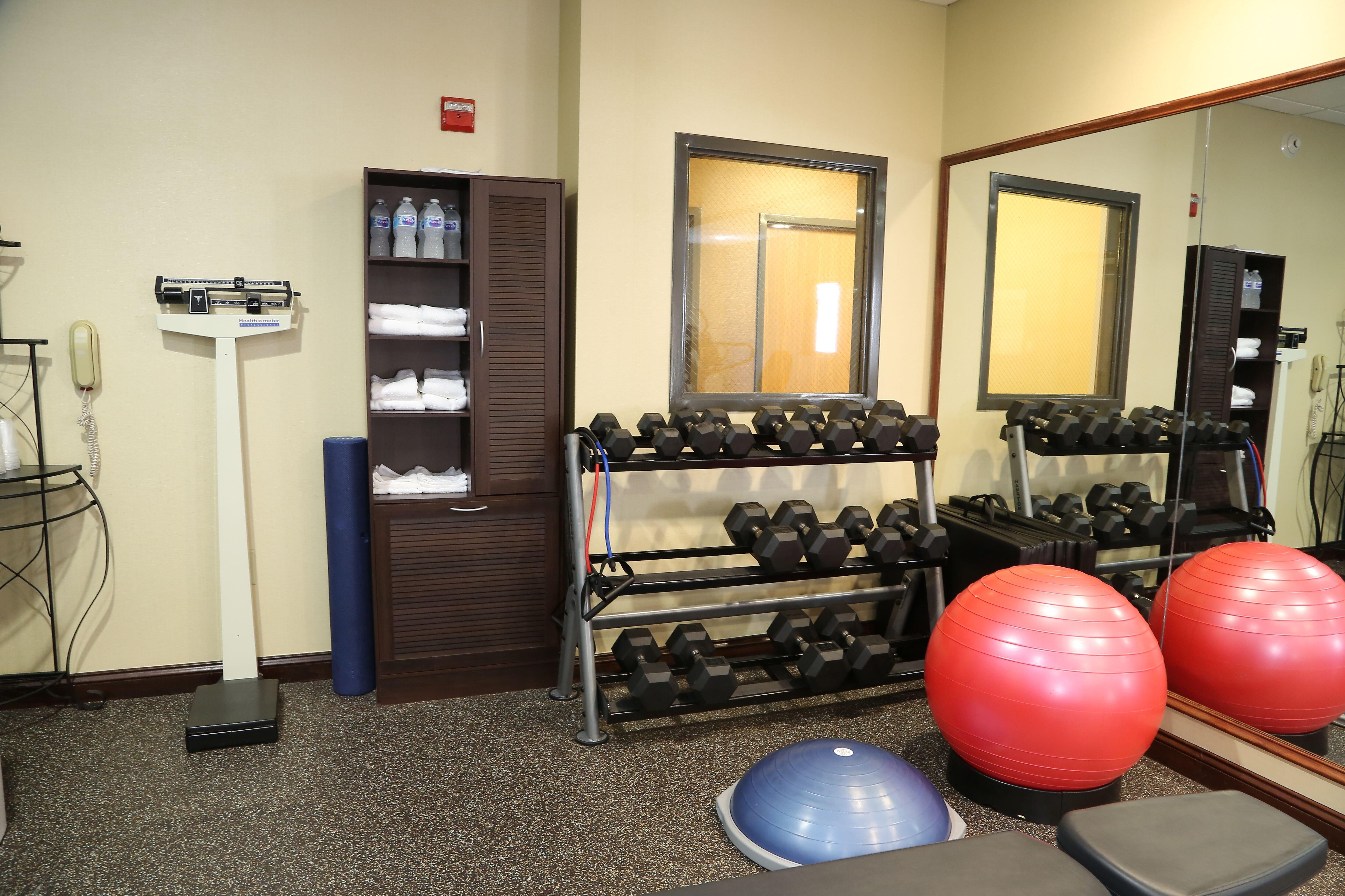 Holiday Inn Express Hotel & Suites Cleveland - Ms By Ihg Eksteriør billede