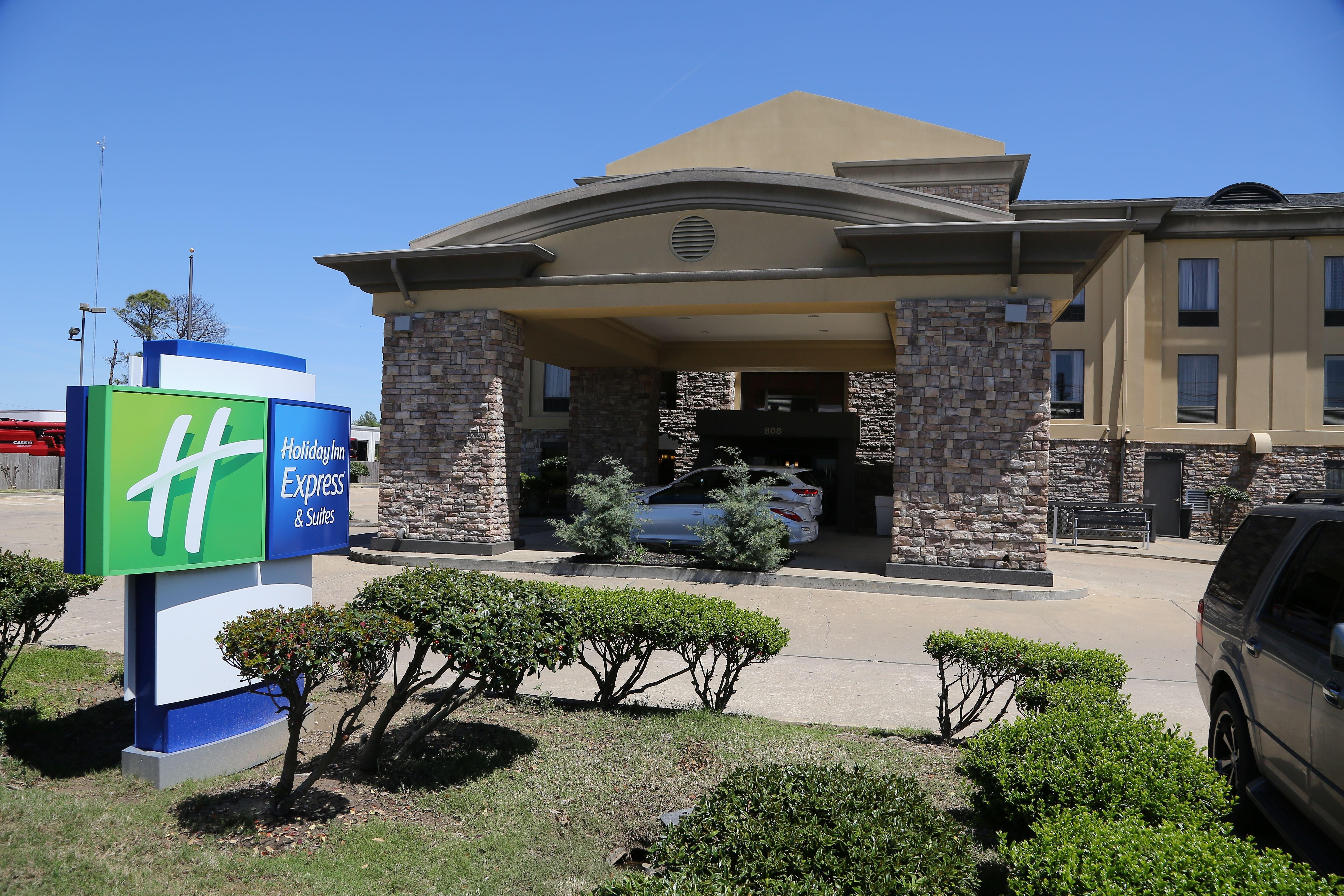 Holiday Inn Express Hotel & Suites Cleveland - Ms By Ihg Eksteriør billede