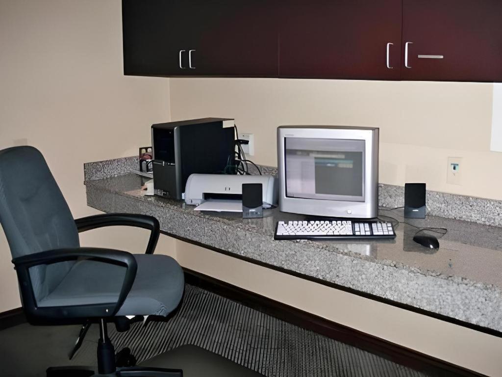 Holiday Inn Express Hotel & Suites Cleveland - Ms By Ihg Eksteriør billede