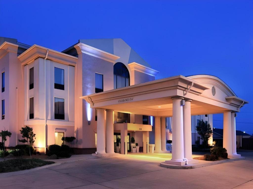 Holiday Inn Express Hotel & Suites Cleveland - Ms By Ihg Eksteriør billede