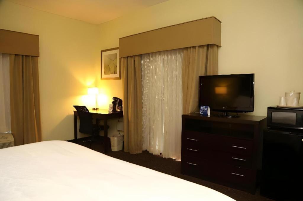 Holiday Inn Express Hotel & Suites Cleveland - Ms By Ihg Eksteriør billede