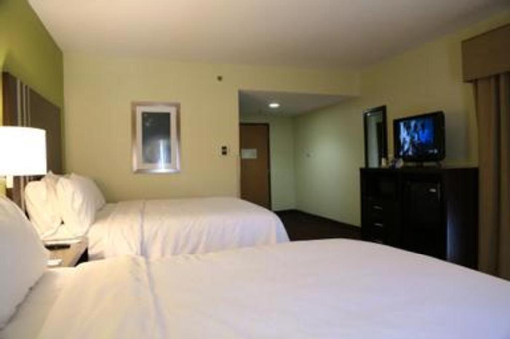 Holiday Inn Express Hotel & Suites Cleveland - Ms By Ihg Eksteriør billede