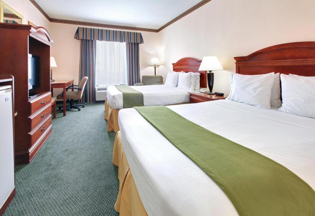 Holiday Inn Express Hotel & Suites Cleveland - Ms By Ihg Eksteriør billede