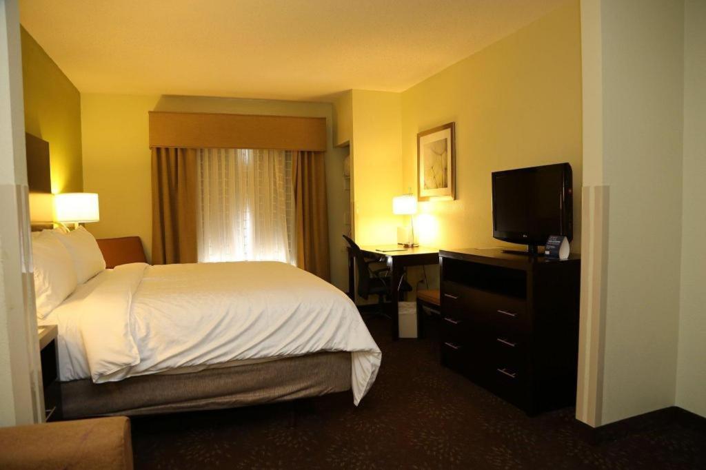Holiday Inn Express Hotel & Suites Cleveland - Ms By Ihg Eksteriør billede