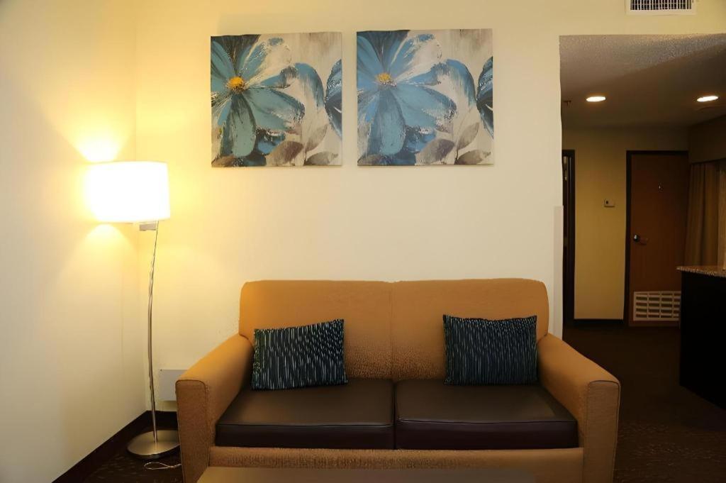 Holiday Inn Express Hotel & Suites Cleveland - Ms By Ihg Eksteriør billede
