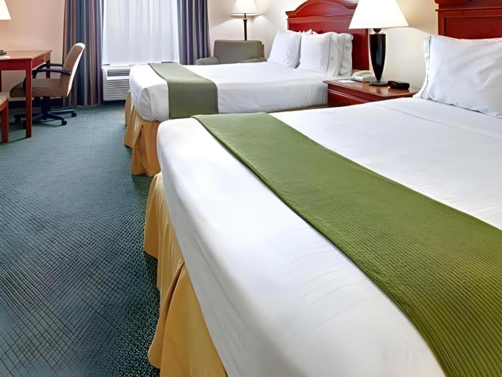 Holiday Inn Express Hotel & Suites Cleveland - Ms By Ihg Eksteriør billede