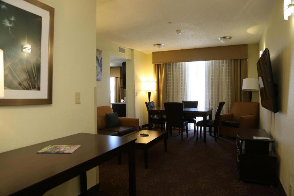 Holiday Inn Express Hotel & Suites Cleveland - Ms By Ihg Eksteriør billede